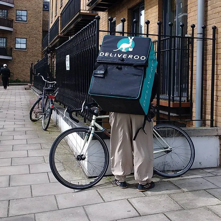 Bezorgen en rijden als zzp'er: Wat uw rijbewijs, verzekering en belastingaangifte u écht kosten